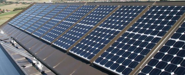 Dachintegrierte Photovoltaikanlage in Wien