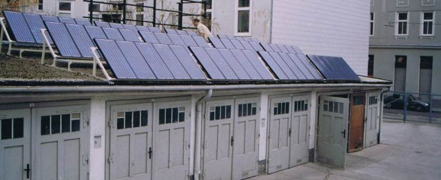 Erste Photovoltaikanlage auf einem Flachdach in Wien vor 30 Jahren