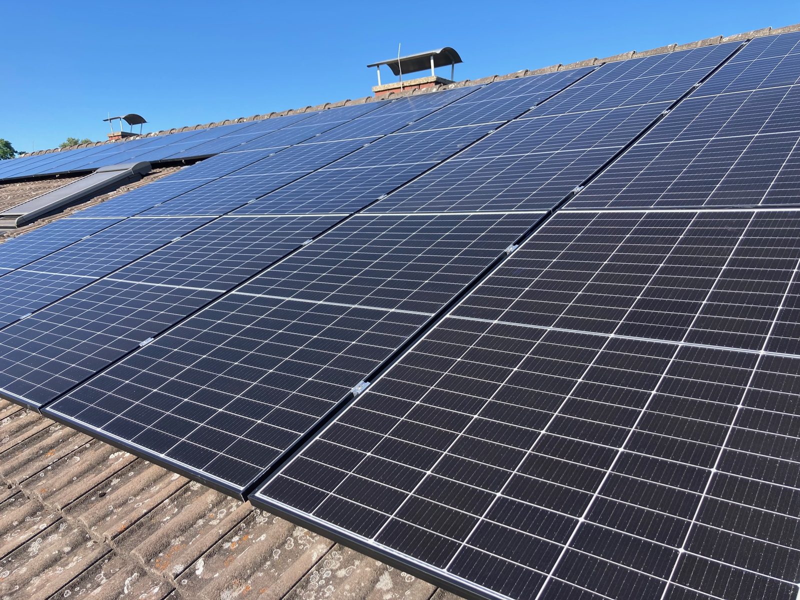 Photovoltaikmodule auf einem Ziegeldach